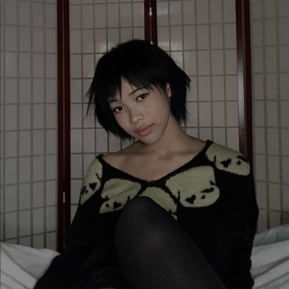 Oversized skull drop shoulder sweater!